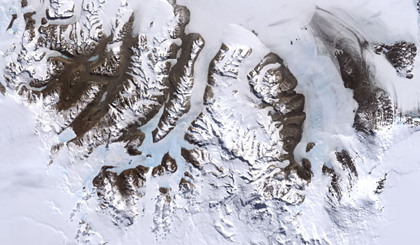 McMurdo Dry Valleys of Antartica (Image by Robert Simmon, based on data provided by the NASA GSFC Oceans and Ice Branch and the Landsat 7 Science Team)